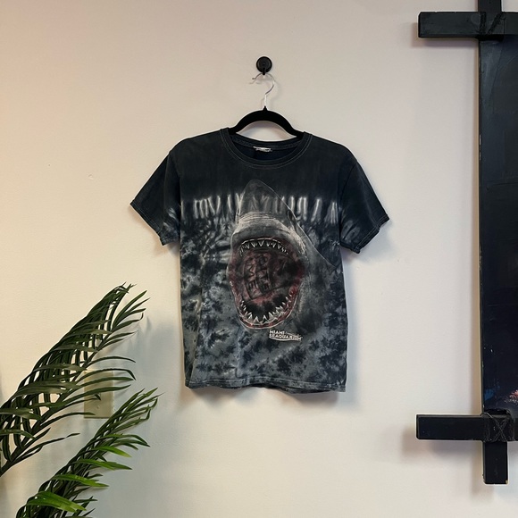 Vintage Shark AOP - Picture 1 of 3